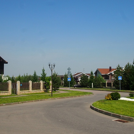 Продается коттедж 294 кв. м. на участке 20 соток, в поселке расположенном на берегу Пестовского водохранилища в 22 км. от МКАД по Дмитровскому шоссе