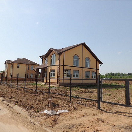Продаем дом 270 метров квадратных, на участке 16 соток, в поселке Луговая, Мытищинского района