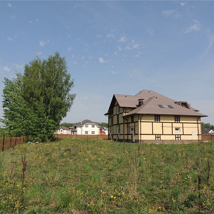 Продается дом 320 метров квадратных, в новом, закрытом поселке.
