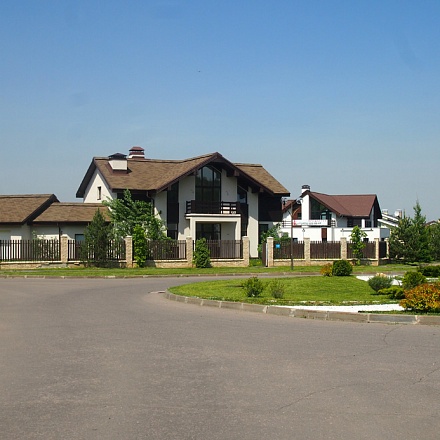 Продается коттедж 300 кв. м. на участке 19 соток,  в 22 км. от МКАД по Дмитровскому шоссе.
