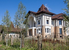 Продается коттедж 1350 м. в охраняемом поселке Новорижское ш. 24 км. от МКАД