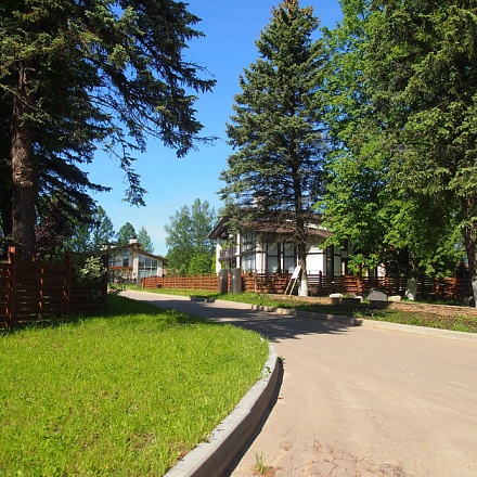 Продается дом 270 кв. м. в охраняемом коттеджном поселке в 3 км. от г. Яхрома. Дмитровское ш. 45 км. от МКАД.