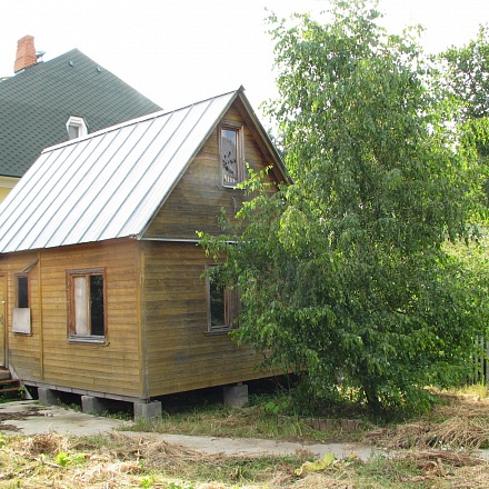 Дом 220 кв. м. из оцилиндрованного бревна 22 см на участке 9 соток в р-не Луговой.
