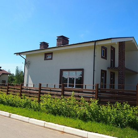 Продается дом 235 кв. м. в охраняемом коттеджном поселке в 3 км. от г. Яхрома. Дмитровское ш. 42 км. от МКАД.