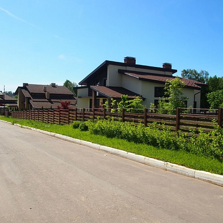 Продается дом 270 кв. м. в охраняемом коттеджном поселке в 3 км. от г. Яхрома. Дмитровское ш. 45 км. от МКАД